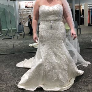 Brand new wedding dress w/tags